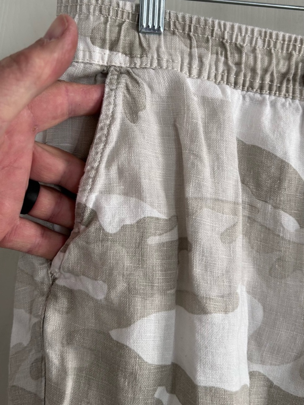 Women’s Anthropologie  Beige Camo Cargo Jogger Pants | Size XL - Picture 2 of 6